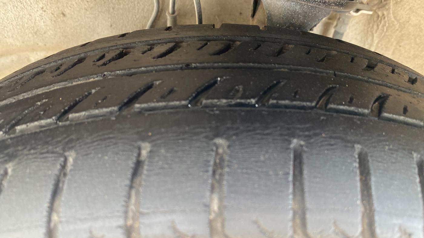 2019 Maruti Alto K10 VXI, CNG, Manual, 99,916 km, Left Front Tyre Tread
