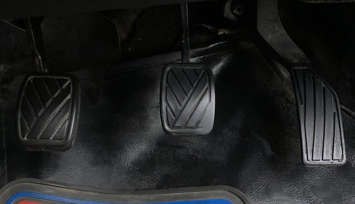 2015 Maruti Swift VXI, Petrol, Manual, 59,196 km, Pedals
