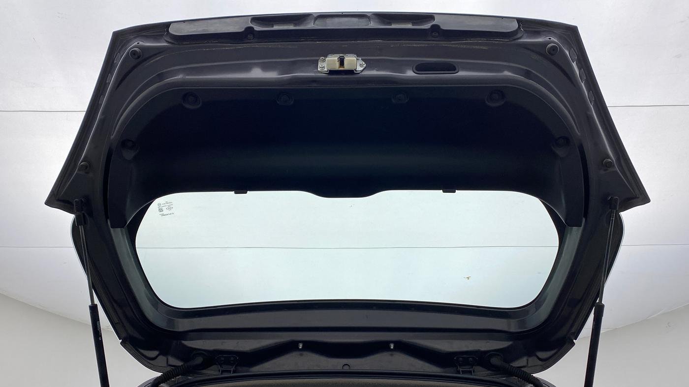 2015 Maruti Swift VXI, Petrol, Manual, 59,196 km, Boot Door Open