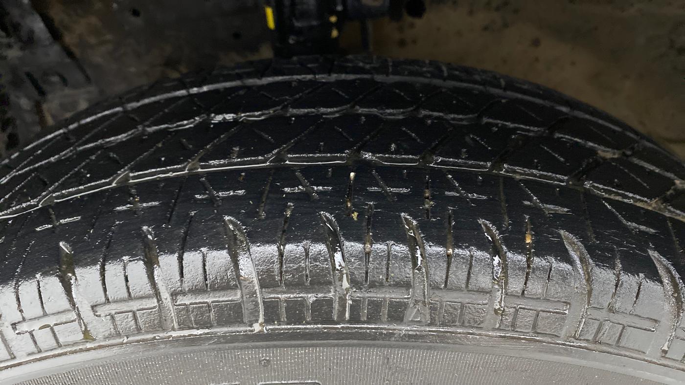 2015 Maruti Swift VXI, Petrol, Manual, 59,196 km, Left Front Tyre Tread