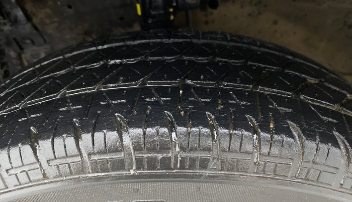2015 Maruti Swift VXI, Petrol, Manual, 59,196 km, Left Front Tyre Tread