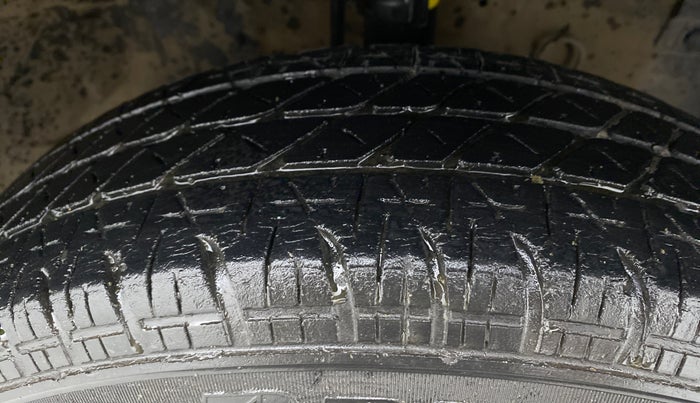2015 Maruti Swift VXI, Petrol, Manual, 59,196 km, Right Front Tyre Tread
