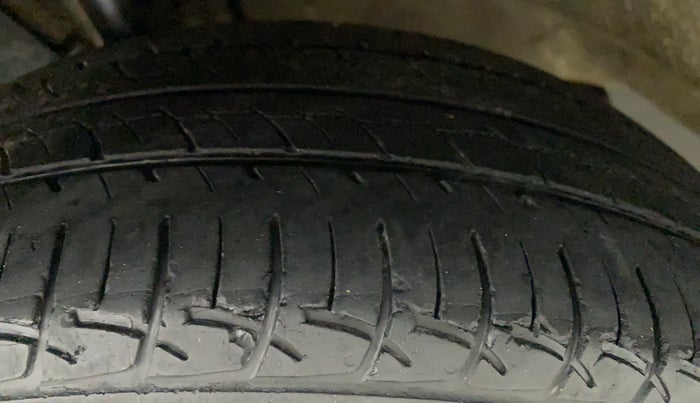 2018 Mahindra KUV 100 NXT K6+ P 6 STR, Petrol, Manual, 34,586 km, Left Front Tyre Tread