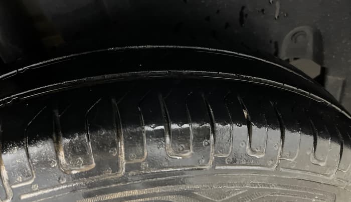 2017 Maruti Swift LXI (O), Petrol, Manual, 54,030 km, Right Rear Tyre Tread