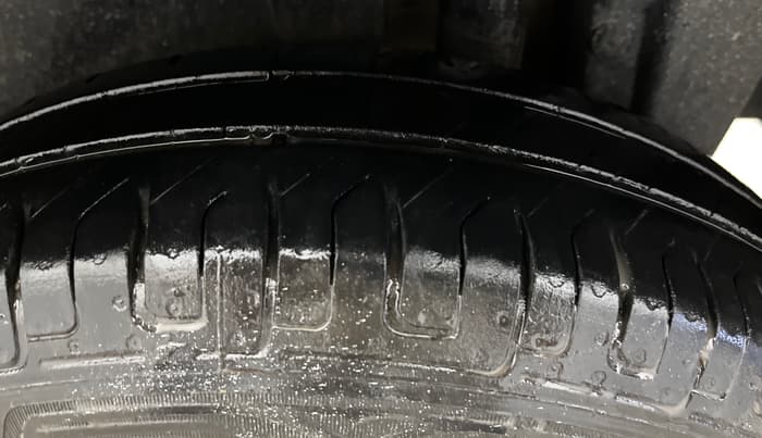 2017 Maruti Swift LXI (O), Petrol, Manual, 54,030 km, Left Rear Tyre Tread