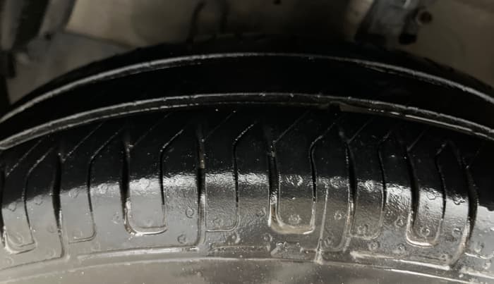 2017 Maruti Swift LXI (O), Petrol, Manual, 54,030 km, Left Front Tyre Tread