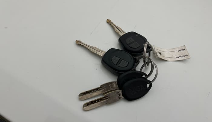 2017 Maruti Swift LXI (O), Petrol, Manual, 54,030 km, Key Close Up