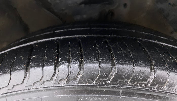 2014 Hyundai Verna FLUIDIC 1.6 CRDI SX, Diesel, Manual, 87,708 km, Right Front Tyre Tread