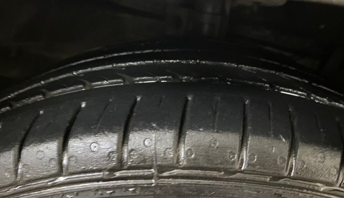 2019 Maruti Ciaz ALPHA  AT 1.5 SHVS PETROL, Petrol, Automatic, 66,179 km, Right Front Tyre Tread