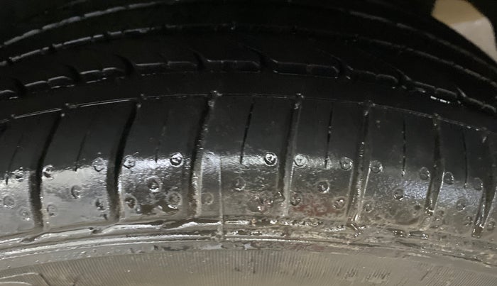 2019 Maruti Ciaz ALPHA  AT 1.5 SHVS PETROL, Petrol, Automatic, 66,179 km, Left Rear Tyre Tread