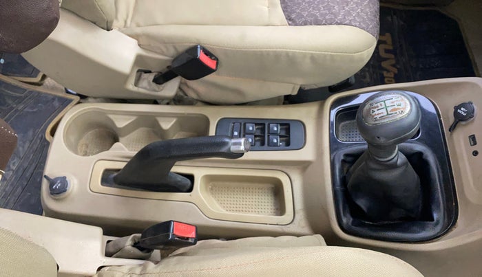 2016 Mahindra TUV300 T8, Diesel, Manual, 89,304 km, Gear Lever
