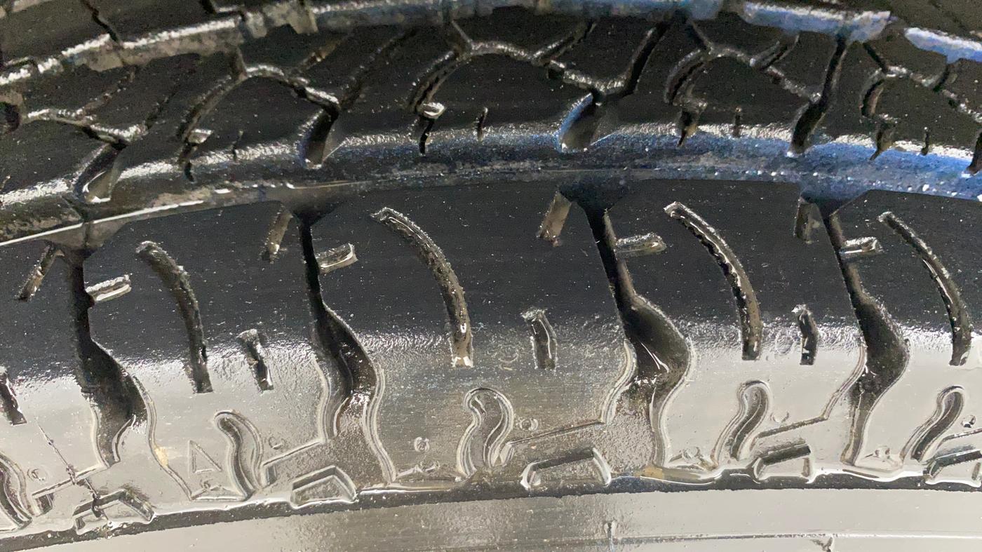2016 Mahindra TUV300 T8, Diesel, Manual, 89,304 km, Left Front Tyre Tread