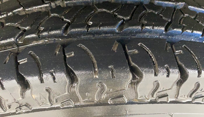 2016 Mahindra TUV300 T8, Diesel, Manual, 89,304 km, Left Front Tyre Tread