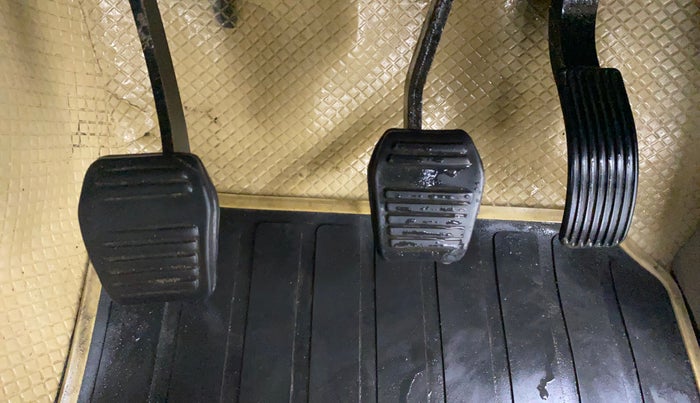 2016 Mahindra TUV300 T8, Diesel, Manual, 89,304 km, Pedals