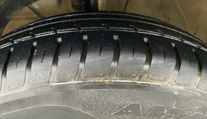 2019 Maruti Swift LXI, Petrol, Manual, 56,476 km, Left Front Tyre Tread