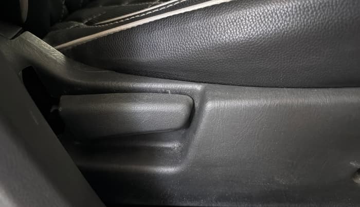 2017 Maruti Alto K10 VXI, Petrol, Manual, 35,128 km, Driver Side Adjustment Panel