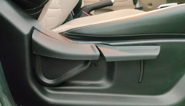 2024 KIA SONET HTX 1.0 TURBO PETROL IMT, Petrol, Manual, 14,621 km, Driver Side Adjustment Panel