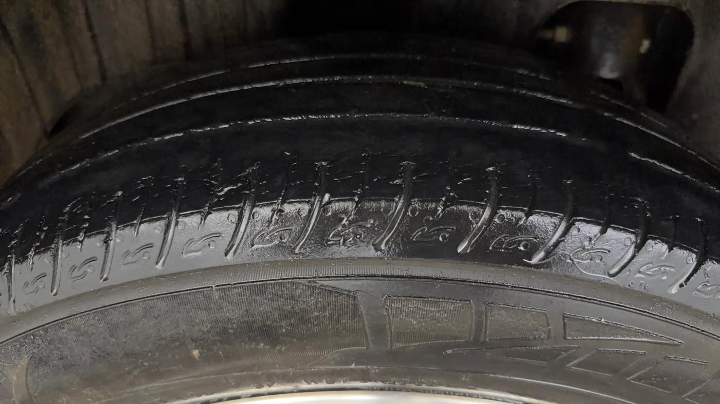 2022 Mahindra XUV300 W8 (O) 1.2 PETROL, Petrol, Manual, 45,146 km, Right Rear Tyre Tread