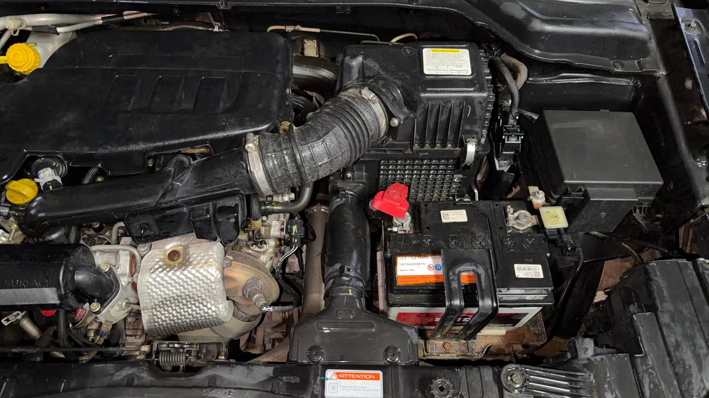 2022 Mahindra XUV300 W8 (O) 1.2 PETROL, Petrol, Manual, 45,146 km, Engine View - Left