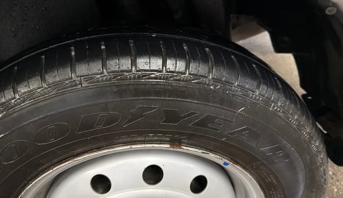 2015 Maruti Swift Dzire LXI (O), Petrol, Manual, 81,076 km, Left Rear Tyre Tread