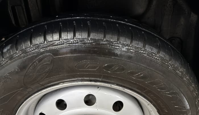 2015 Maruti Swift Dzire LXI (O), Petrol, Manual, 81,076 km, Right Rear Tyre Tread