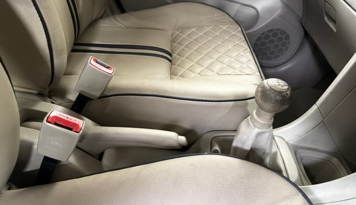 2015 Maruti Swift Dzire LXI (O), Petrol, Manual, 81,076 km, Gear Lever