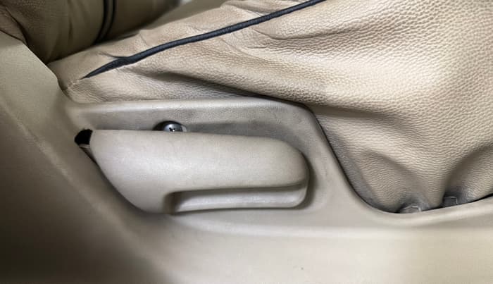 2015 Maruti Swift Dzire LXI (O), Petrol, Manual, 81,076 km, Driver Side Adjustment Panel