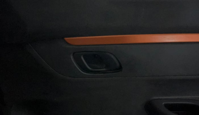 2017 Renault Kwid RXT 0.8, Petrol, Manual, 41,654 km, Driver Side Door Panels Control