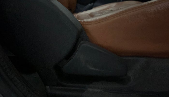 2017 Renault Kwid RXT 0.8, Petrol, Manual, 41,654 km, Driver Side Adjustment Panel