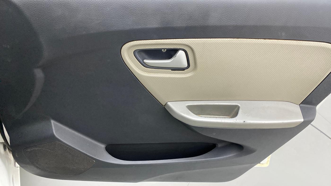 2016 Maruti Alto K10 VXI, Petrol, Manual, 1,02,364 km, Driver Side Door Panels Control