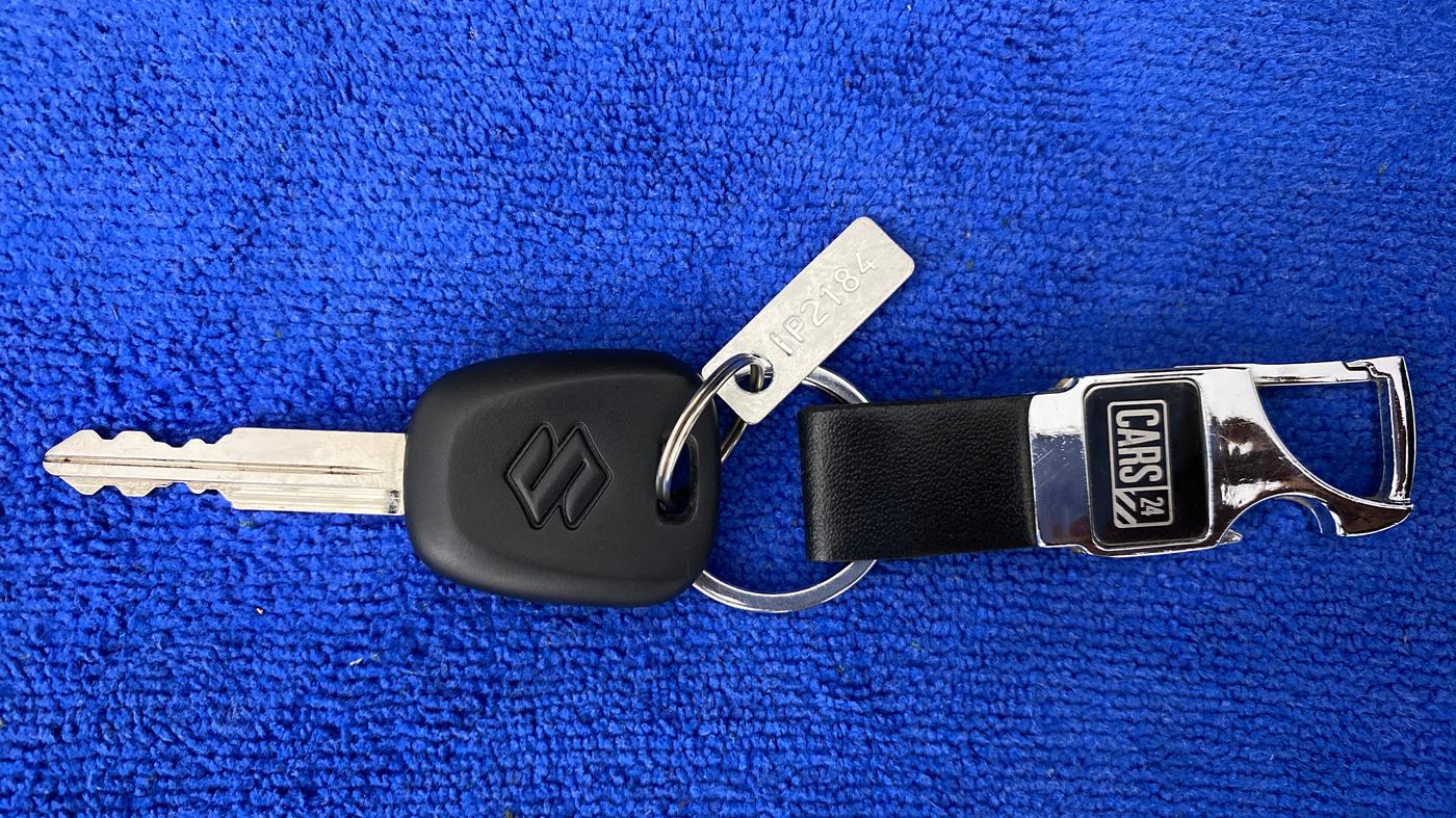 2016 Maruti Alto K10 VXI, Petrol, Manual, 1,02,364 km, Key Close Up