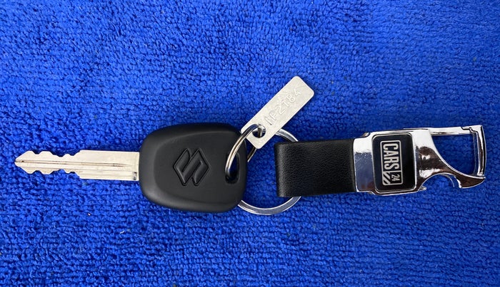 2016 Maruti Alto K10 VXI, Petrol, Manual, 1,02,364 km, Key Close Up