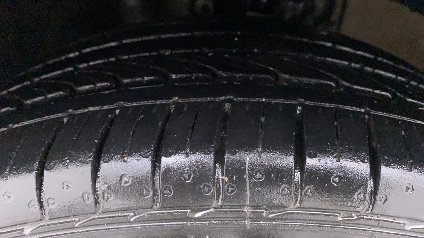 2019 Volkswagen Vento 1.2 TSI HIGHLINE PLUS AT, Petrol, Automatic, 18,336 km, Left Front Tyre Tread