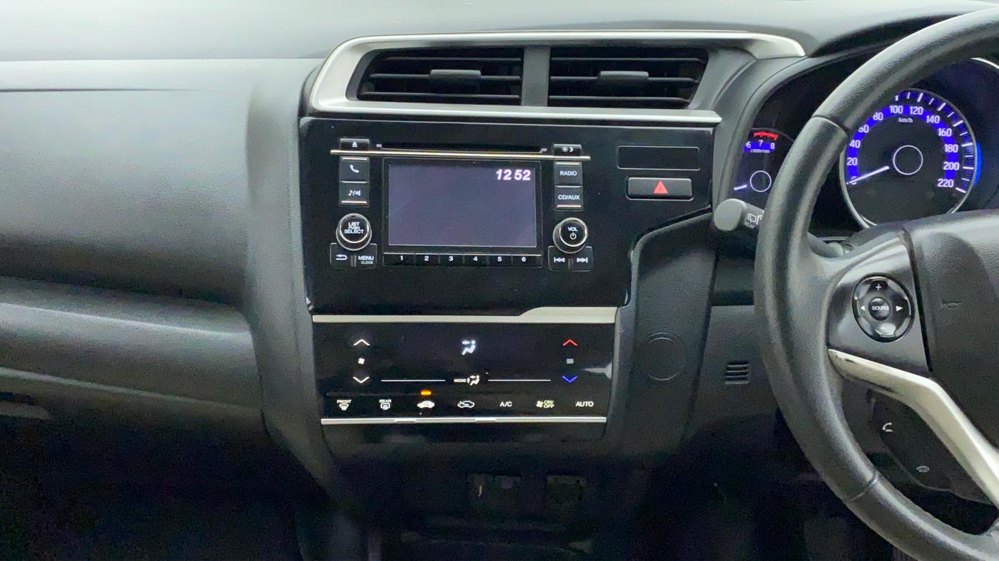 2018 Honda Jazz 1.2 V MT, Petrol, Manual, 43,405 km, Air Conditioner