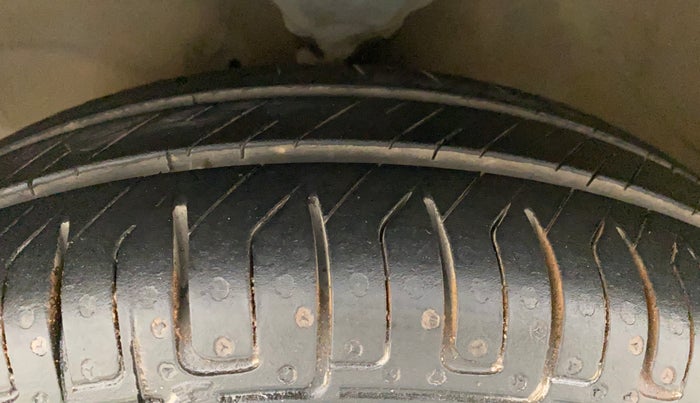 2010 Hyundai Santro Xing GLS, Petrol, Manual, 76,191 km, Left Front Tyre Tread