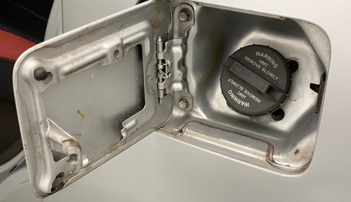 2010 Hyundai Santro Xing GLS, Petrol, Manual, 76,191 km, Left quarter panel - Fuel lid lock has slight discoloration