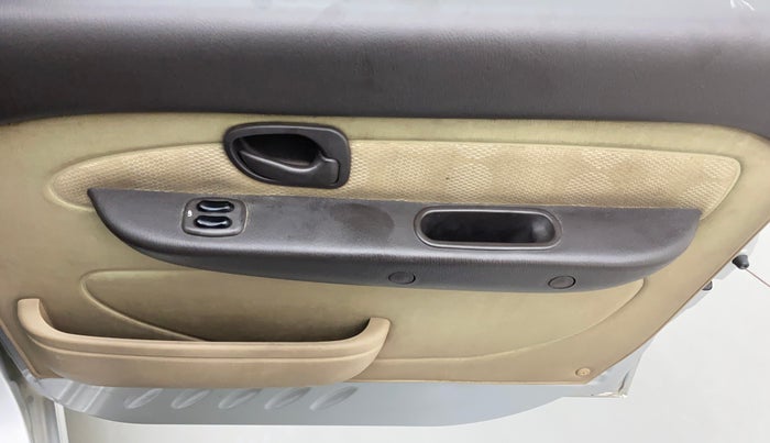 2010 Hyundai Santro Xing GLS, Petrol, Manual, 76,191 km, Driver Side Door Panels Control