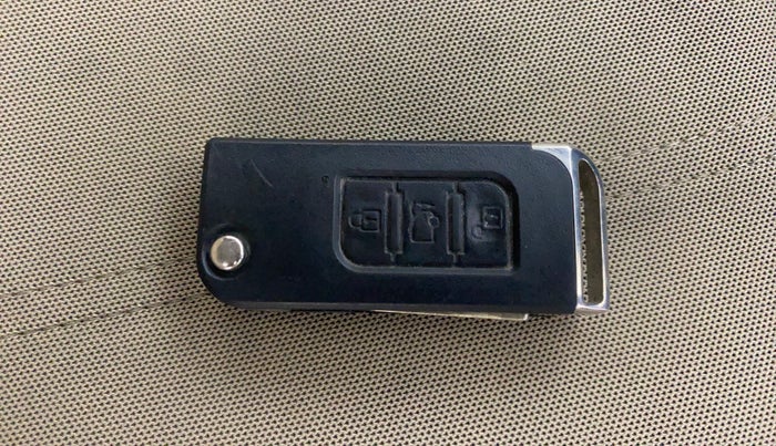 2016 Mahindra XUV500 W6, Diesel, Manual, 84,507 km, Key Close Up