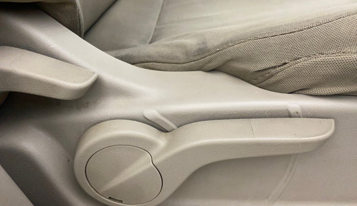 2016 Mahindra XUV500 W6, Diesel, Manual, 84,507 km, Driver Side Adjustment Panel