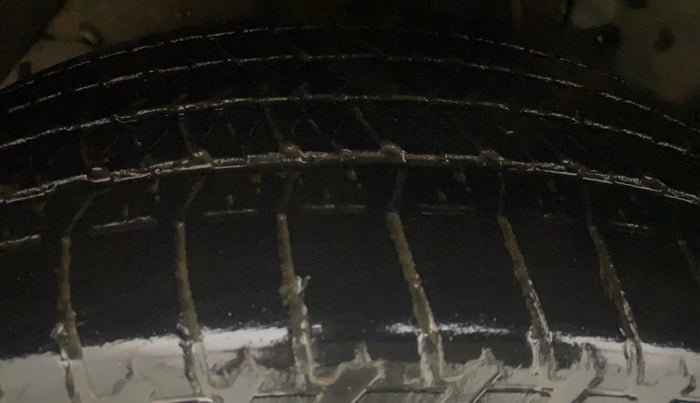 2016 Mahindra XUV500 W6, Diesel, Manual, 84,507 km, Left Front Tyre Tread