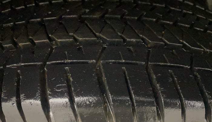 2016 Mahindra XUV500 W6, Diesel, Manual, 84,507 km, Right Rear Tyre Tread