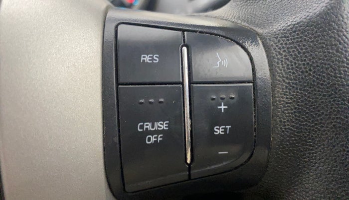 2016 Mahindra XUV500 W6, Diesel, Manual, 84,507 km, Adaptive Cruise Control