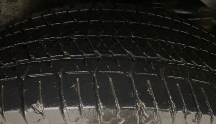 2016 Mahindra XUV500 W6, Diesel, Manual, 84,507 km, Left Rear Tyre Tread