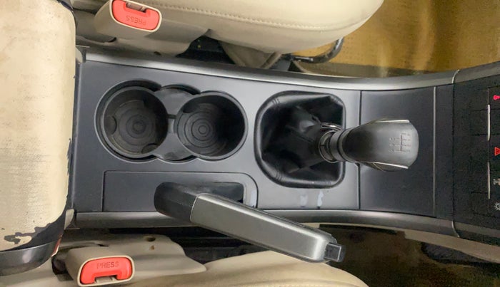 2016 Mahindra XUV500 W6, Diesel, Manual, 84,507 km, Gear Lever