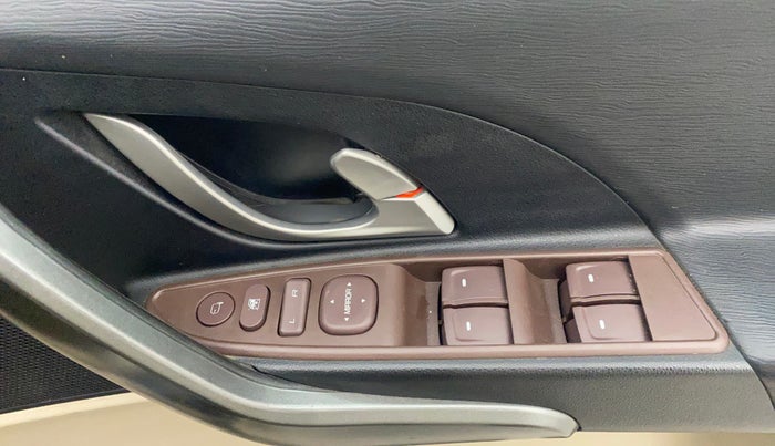 2016 Mahindra XUV500 W6, Diesel, Manual, 84,507 km, Driver Side Door Panels Control