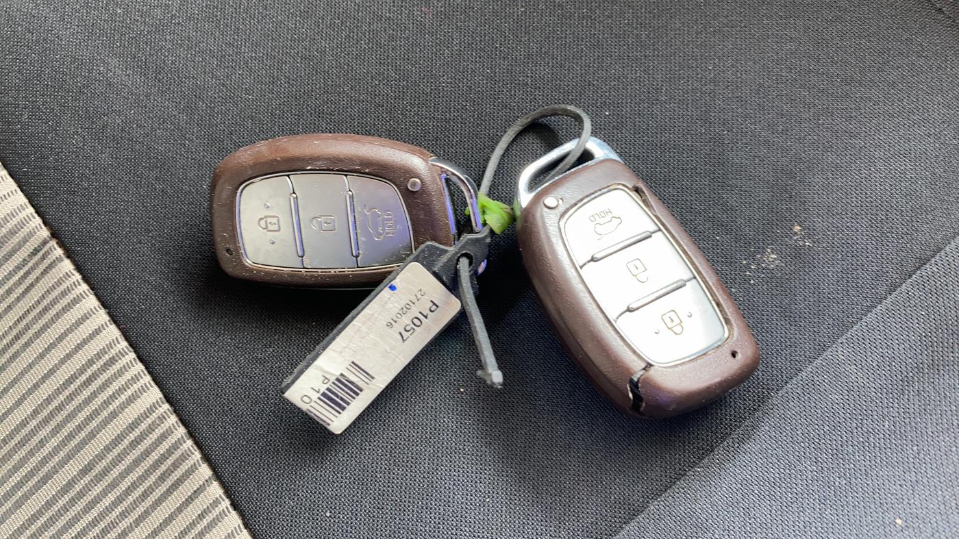 2016 Hyundai Creta SX PLUS AT 1.6 PETROL, Petrol, Automatic, 1,08,641 km, Key Close Up