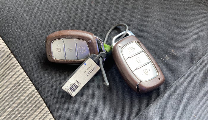 2016 Hyundai Creta SX PLUS AT 1.6 PETROL, Petrol, Automatic, 1,08,587 km, Key Close Up