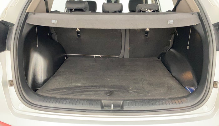 2016 Hyundai Creta SX PLUS AT 1.6 PETROL, Petrol, Automatic, 1,08,587 km, Boot Inside