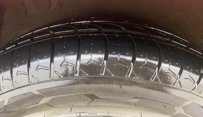 2012 Hyundai i10 SPORTZ 1.2, Petrol, Manual, 25,337 km, Right Rear Tyre Tread