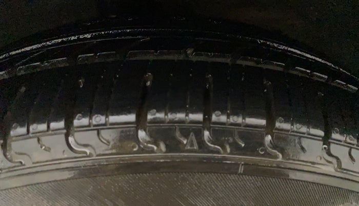 2017 Hyundai Grand i10 SPORTZ (O) AT 1.2 KAPPA VTVT, Petrol, Automatic, 40,049 km, Right Front Tyre Tread